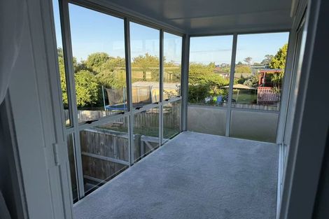 Photo of property in 19 Raleigh Road, Northcote, Auckland, 0627