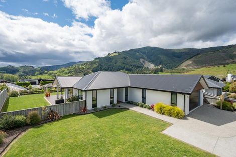 Photo of property in 8 Huntaway Close, Stoke, Nelson, 7011