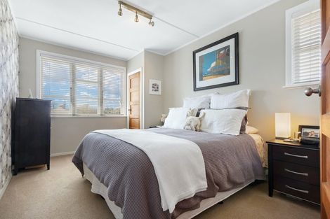 Photo of property in 43 Hutchinson Avenue, New Lynn, Auckland, 0600