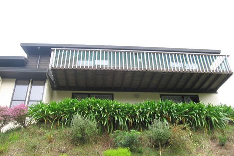 Photo of property in 16 Romney Square, Tawa, Wellington, 5028