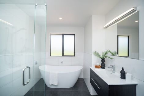 Photo of property in 7 Hartwell Drive, Kelvin Grove, Palmerston North, 4470