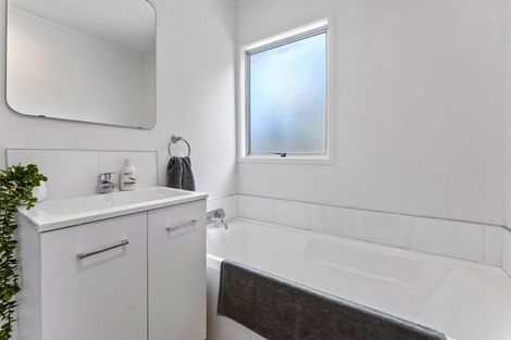 Photo of property in 7 Pureora Place, Clendon Park, Auckland, 2103