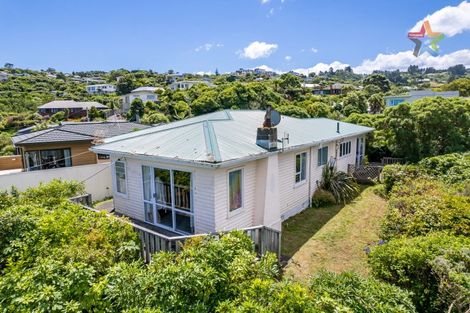 Photo of property in 4 Pekanga Road, Normandale, Lower Hutt, 5010