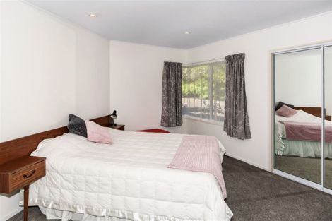 Photo of property in 327 Kaipara Road, Papakura, 2582