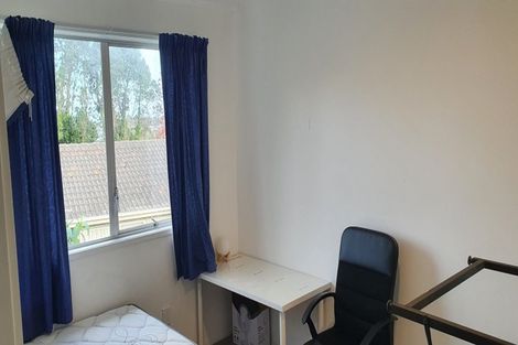 Photo of property in 16 Kemp Road, Massey, Auckland, 0614