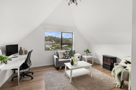 Photo of property in 22 Redfern Lane, Glenfield, Auckland, 0629