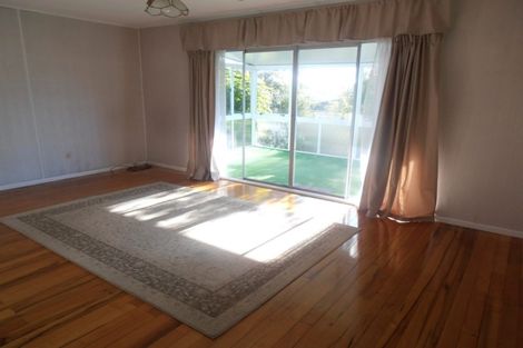 Photo of property in 105 Bond Crescent, Forrest Hill, Auckland, 0620