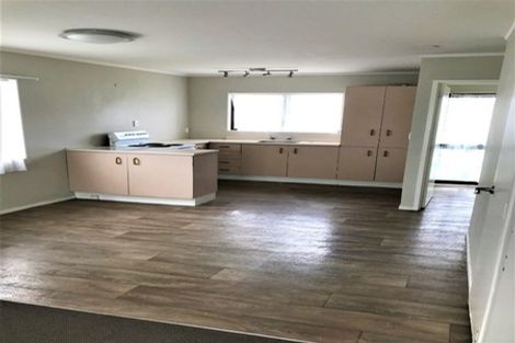 Photo of property in 4 Dungarvon Place, Clendon Park, Auckland, 2103