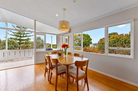 Photo of property in 21a Forrest Hill Road, Milford, Auckland, 0620