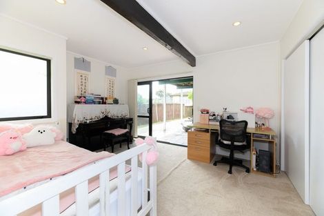 Photo of property in 107 Becroft Drive, Forrest Hill, Auckland, 0620