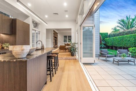 Photo of property in 21 St Aubyn Street, Devonport, Auckland, 0624