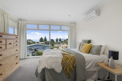 Photo of property in 2 Metzenthin Close, Raumati South, Paraparaumu, 5032