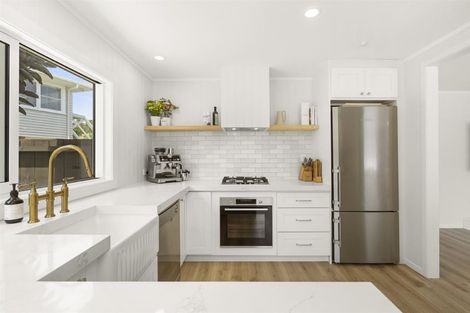 Photo of property in 2/6 Marsh Avenue, Forrest Hill, Auckland, 0620