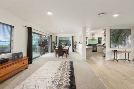 Photo of property in 10a Cooper Avenue, Holdens Bay, Rotorua, 3010