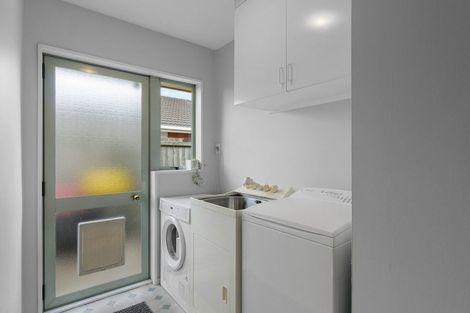 Photo of property in 15 Showgate Avenue, Sockburn, Christchurch, 8042