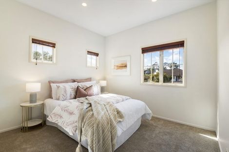 Photo of property in 1 Scarlet Oak Drive, Schnapper Rock, Auckland, 0632