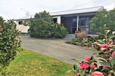 Photo of property in 25 Bermuda Place, One Tree Point, 0118