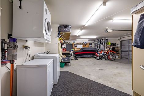 Photo of property in 20 Rosalie Terrace, Kelvin Grove, Palmerston North, 4414