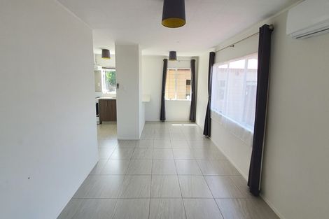 Photo of property in 11 Kearney Place, Massey, Auckland, 0614