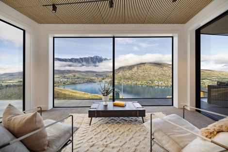 Photo of property in 6 Florence Close, Queenstown Hill, Queenstown, 9300