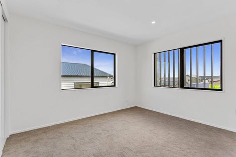 Photo of property in 20 Port Way, Rosehill, 2113