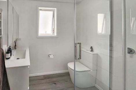 Photo of property in 184 Whites Line East, Waiwhetu, Lower Hutt, 5010