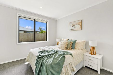 Photo of property in 28 Saint Michael Crescent, One Tree Point, 0118