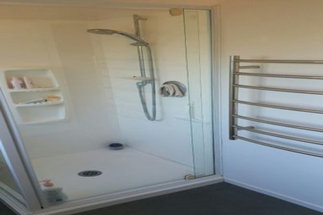 Photo of property in 2/16 Shanaway Rise, Hillcrest, Auckland, 0627