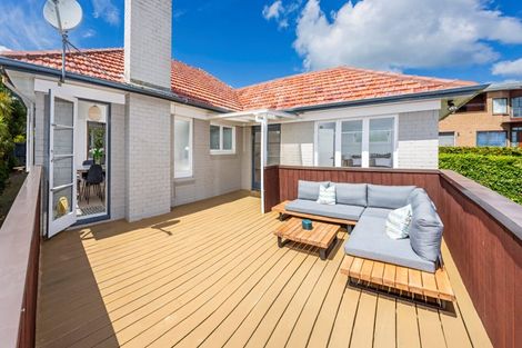 Photo of property in 1/73 Ocean View Road, Hillcrest, Auckland, 0627