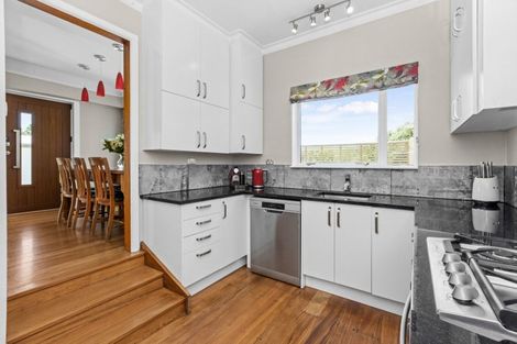 Photo of property in 32 Lucknow Road, Havelock North, 4130