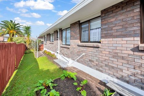 Photo of property in 2/4 Spring Grove, Henderson, Auckland, 0612