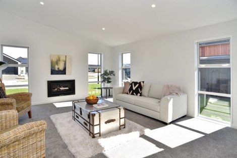 Photo of property in 11 Lewis Close, Rangiora, 7400