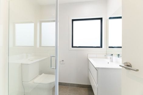 Photo of property in 5/1 Fruitvale Road, New Lynn, Auckland, 0600