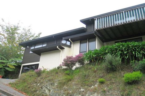 Photo of property in 16 Romney Square, Tawa, Wellington, 5028