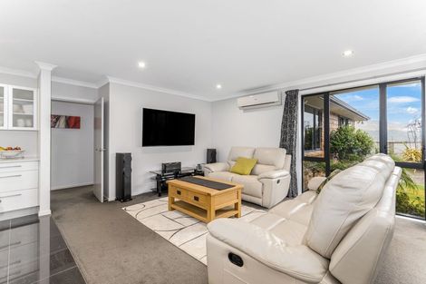 Photo of property in 73 Aotea Drive, Aotea, Porirua, 5024