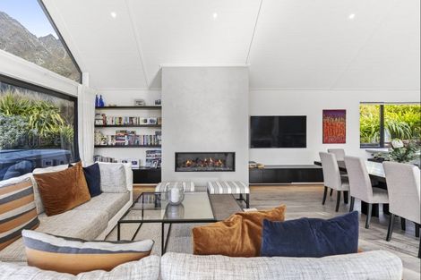 Photo of property in 10a Kinross Lane, Jacks Point, Queenstown, 9371