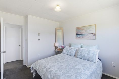 Photo of property in 2 Cypress Grove, Paraparaumu, 5032