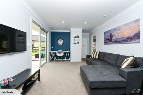 Photo of property in 32 Mike Smith Drive, Cambridge, 3434