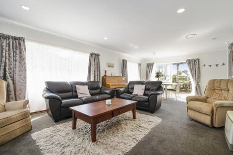 Photo of property in 4 Delmont Close, East Tamaki Heights, Auckland, 2016