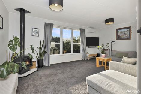 Photo of property in 22 Bartlett Grove, Tawa, Wellington, 5028