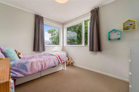 Photo of property in 8 Murray Road, Te Atatu Peninsula, Auckland, 0610