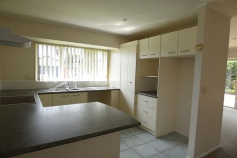 Photo of property in 72 Kingdale Road, Henderson, Auckland, 0610