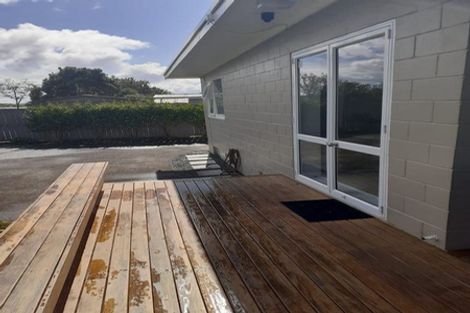 Photo of property in 2/27 Neptune Avenue, Beach Haven, Auckland, 0626