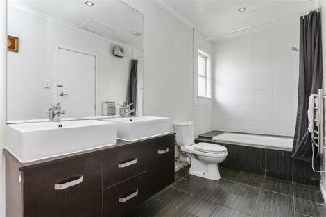 Photo of property in 22 Rewarewa Road, Te Atatu Peninsula, Auckland, 0610