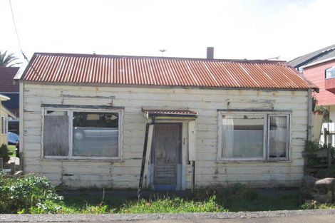 Photo of property in 10 Rua Street, Lyall Bay, Wellington, 6022