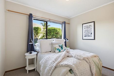 Photo of property in 58b William Bayes Place, Red Beach, 0932