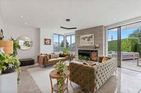 Photo of property in 33a Stanley Point Road, Stanley Point, Auckland, 0624