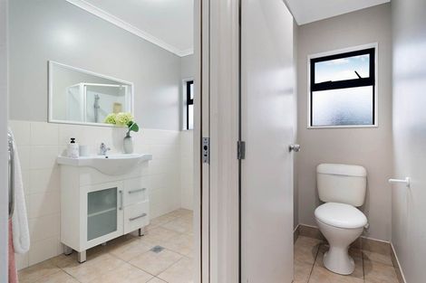 Photo of property in 32d Gifford Road, Papatoetoe, Auckland, 2025