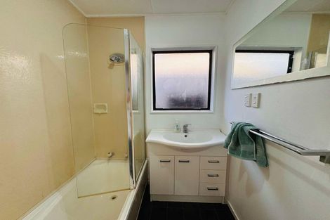 Photo of property in 4 Newland Court, Palmerston North, 4410