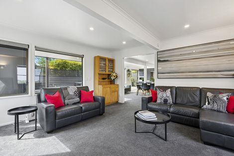 Photo of property in 18 Estuary Crescent, Fairfield, Dunedin, 9018